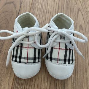 Baby crib shoes